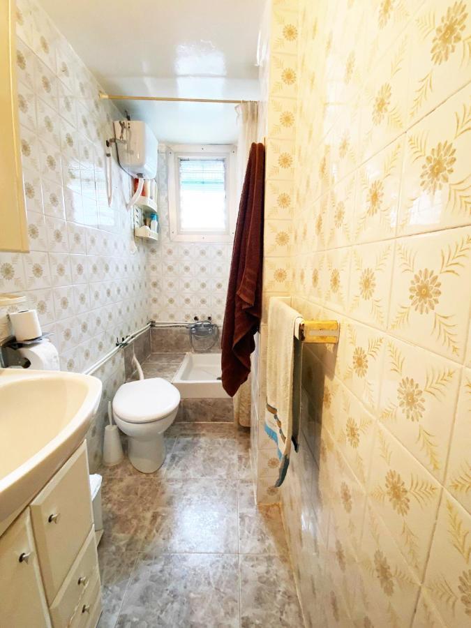 La Malvarrosa Beach Rooms In Shared Apartment Valencia Bagian luar foto