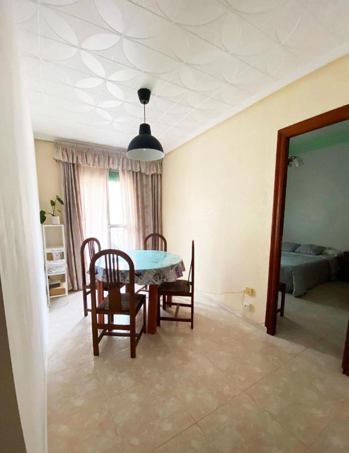 La Malvarrosa Beach Rooms In Shared Apartment Valencia Bagian luar foto