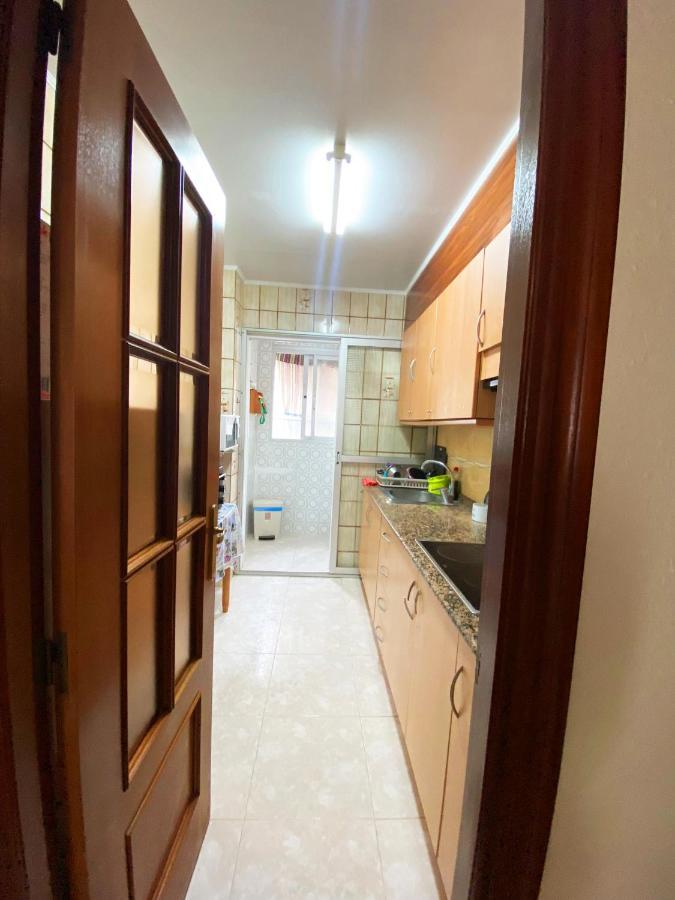 La Malvarrosa Beach Rooms In Shared Apartment Valencia Bagian luar foto