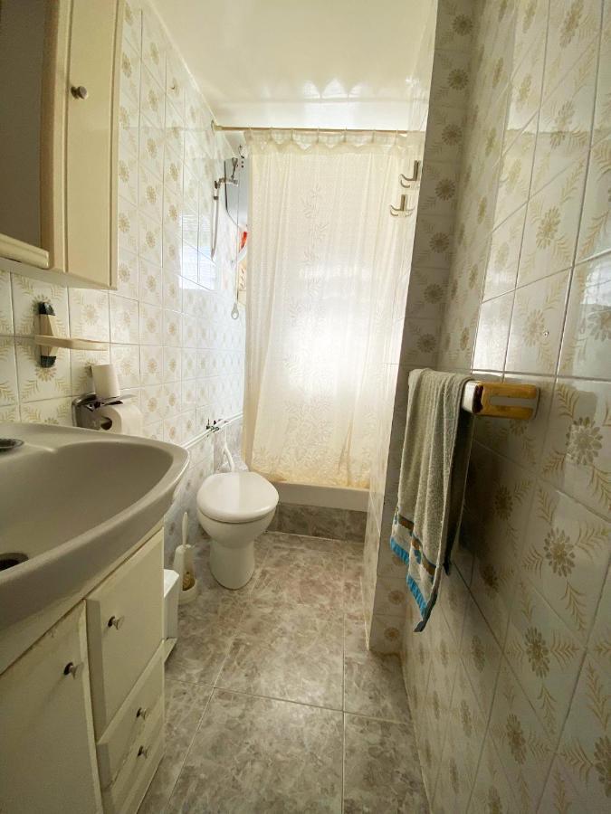 La Malvarrosa Beach Rooms In Shared Apartment Valencia Bagian luar foto