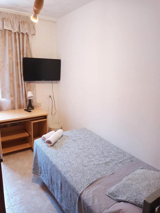 La Malvarrosa Beach Rooms In Shared Apartment Valencia Bagian luar foto