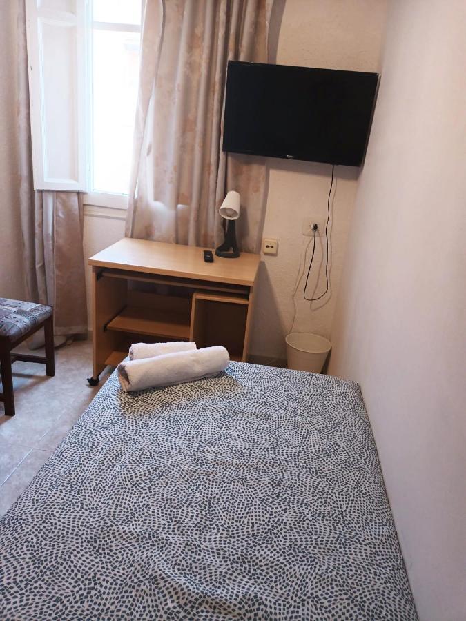 La Malvarrosa Beach Rooms In Shared Apartment Valencia Bagian luar foto
